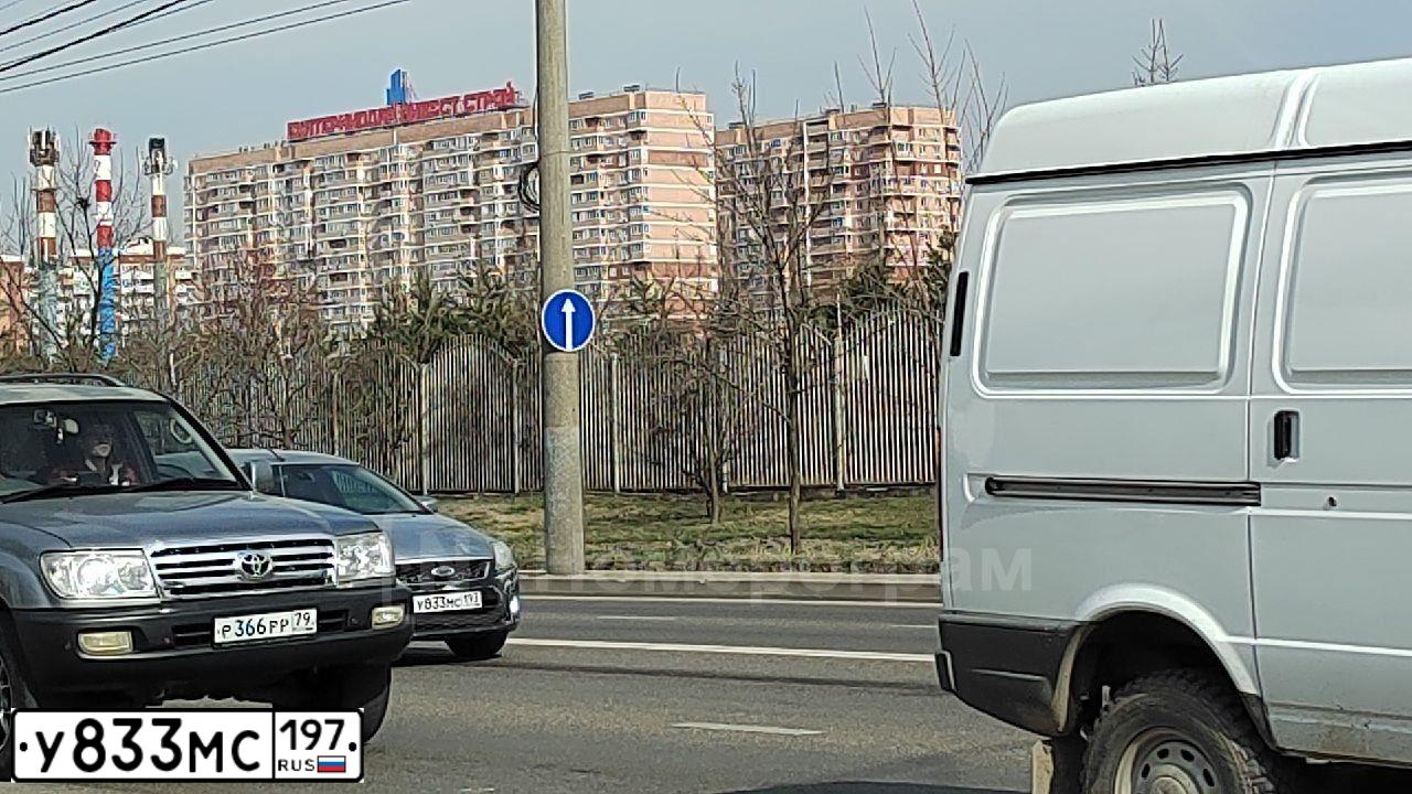 Фото автомобиля INFINITI QX56, 2012 — госномер У558МС76. Цвет: СЕРЫЙ
