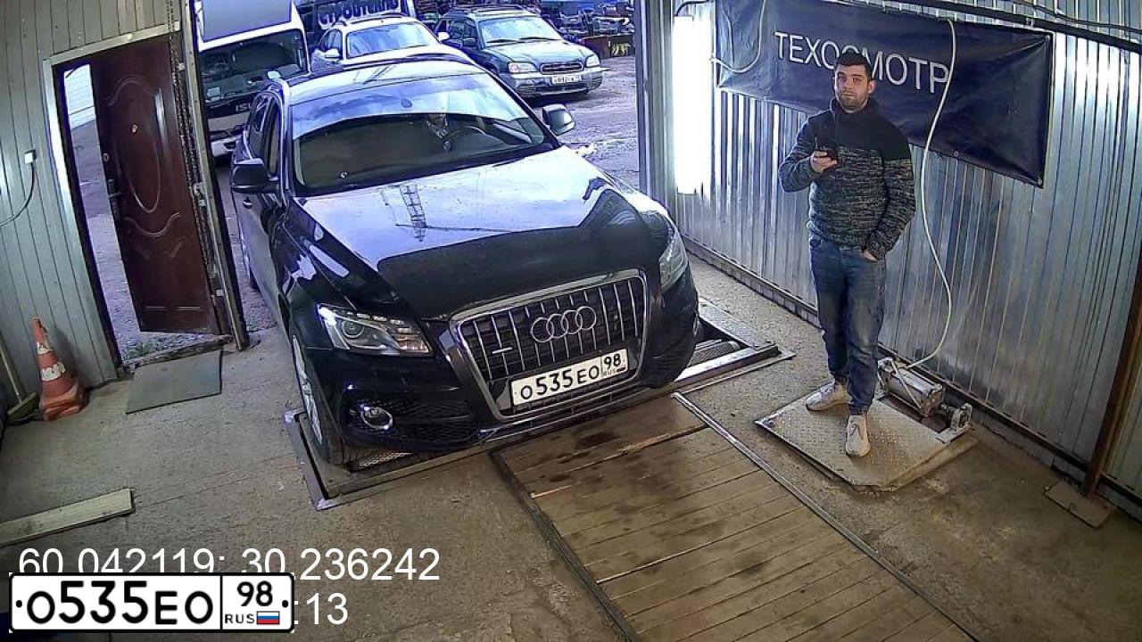 Фото автомобиля AUDI Q5, 2010 — госномер Т984ВУ198. Цвет: ЧЕРНЫЙ
