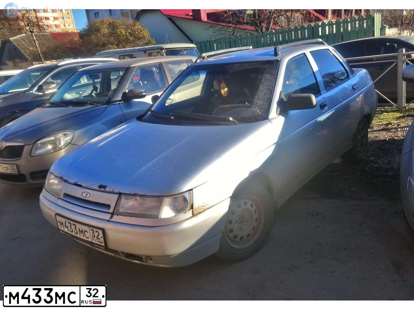 Фото автомобиля LADA 2110, 2003 — госномер О081ХЕ32. Цвет: СВЕТЛО-СЕРЕБРИСТЫЙ МЕТАЛЛ