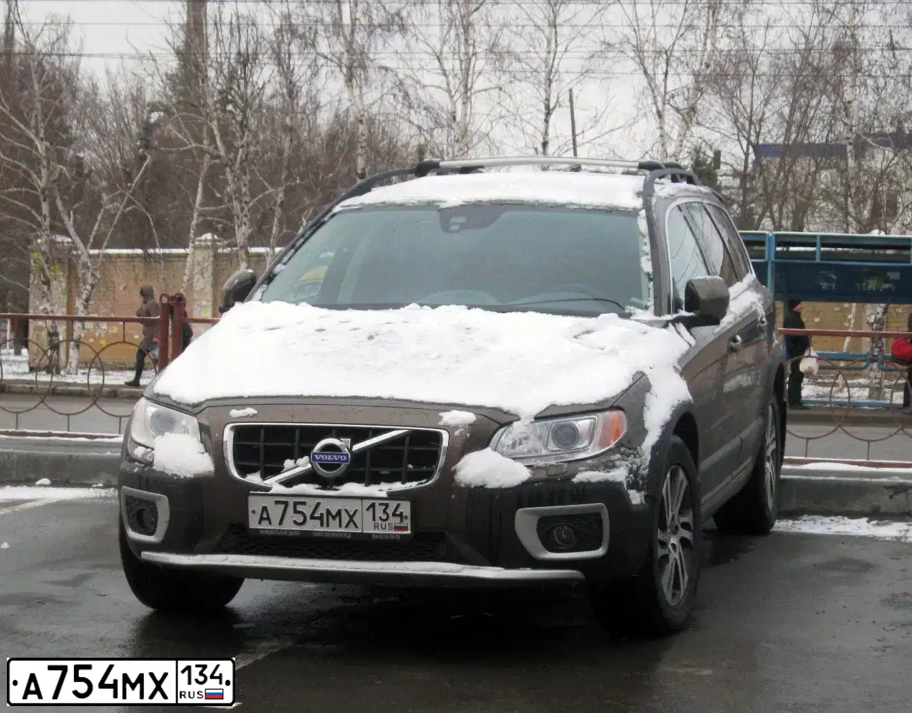 Фото автомобиля VOLVO XC70, 2012 — госномер К285ВР180. Цвет: Коричневый