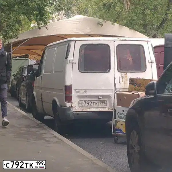 Фото автомобиля FORD TRANSIT, 2000 — госномер С792ТК199. Цвет: Белый