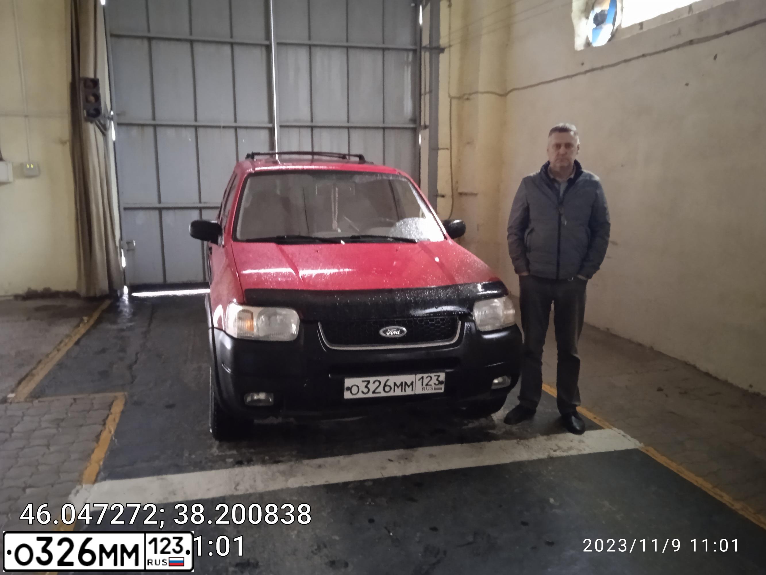 Фото автомобиля FORD ESCAPE, 2000 — госномер О326ММ123. Цвет: КРАСНЫЙ