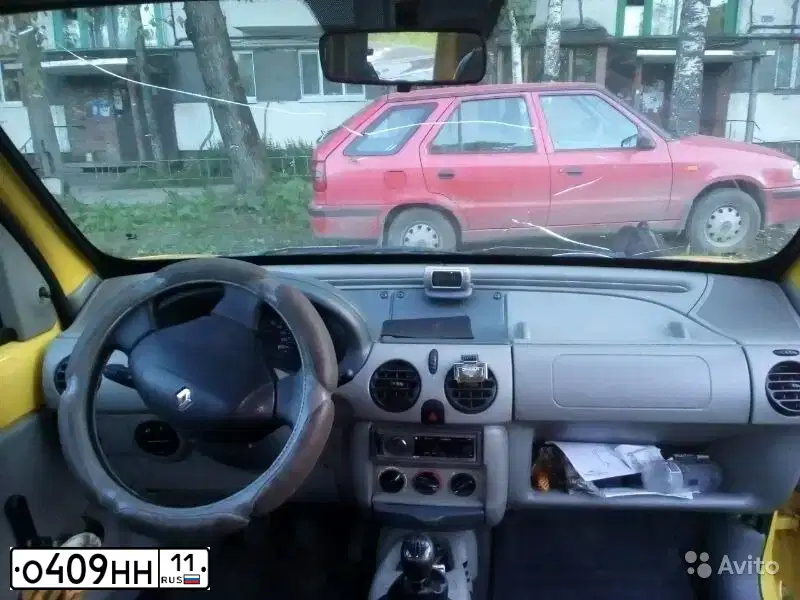 Фото автомобиля RENAULT KANGOO, 2001 — госномер О409НН11. Цвет: ЖЕЛТЫЙ