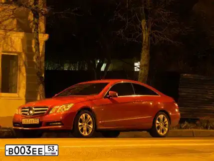 Фото автомобиля MERCEDES-BENZ E200, 2012 — госномер С088ЕТ198. Цвет: ЧЕРНЫЙ
