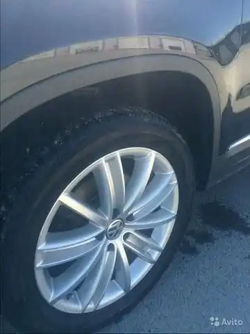 Фото автомобиля VOLKSWAGEN TIGUAN, 2012 — госномер К664ВР797. Цвет: ЧЕРНЫЙ