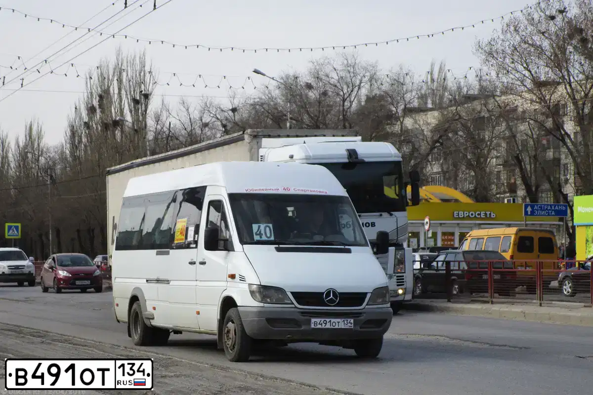 Фото автомобиля 32377 MODEL, 2009 — госномер М671КР134. Цвет: Белый