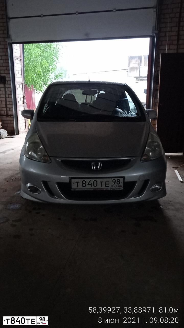 Фото автомобиля HONDA JAZZ, 2008 — госномер Т840ТЕ98. Цвет: СЕРЕБРИСТЫЙ МЕТАЛЛИК