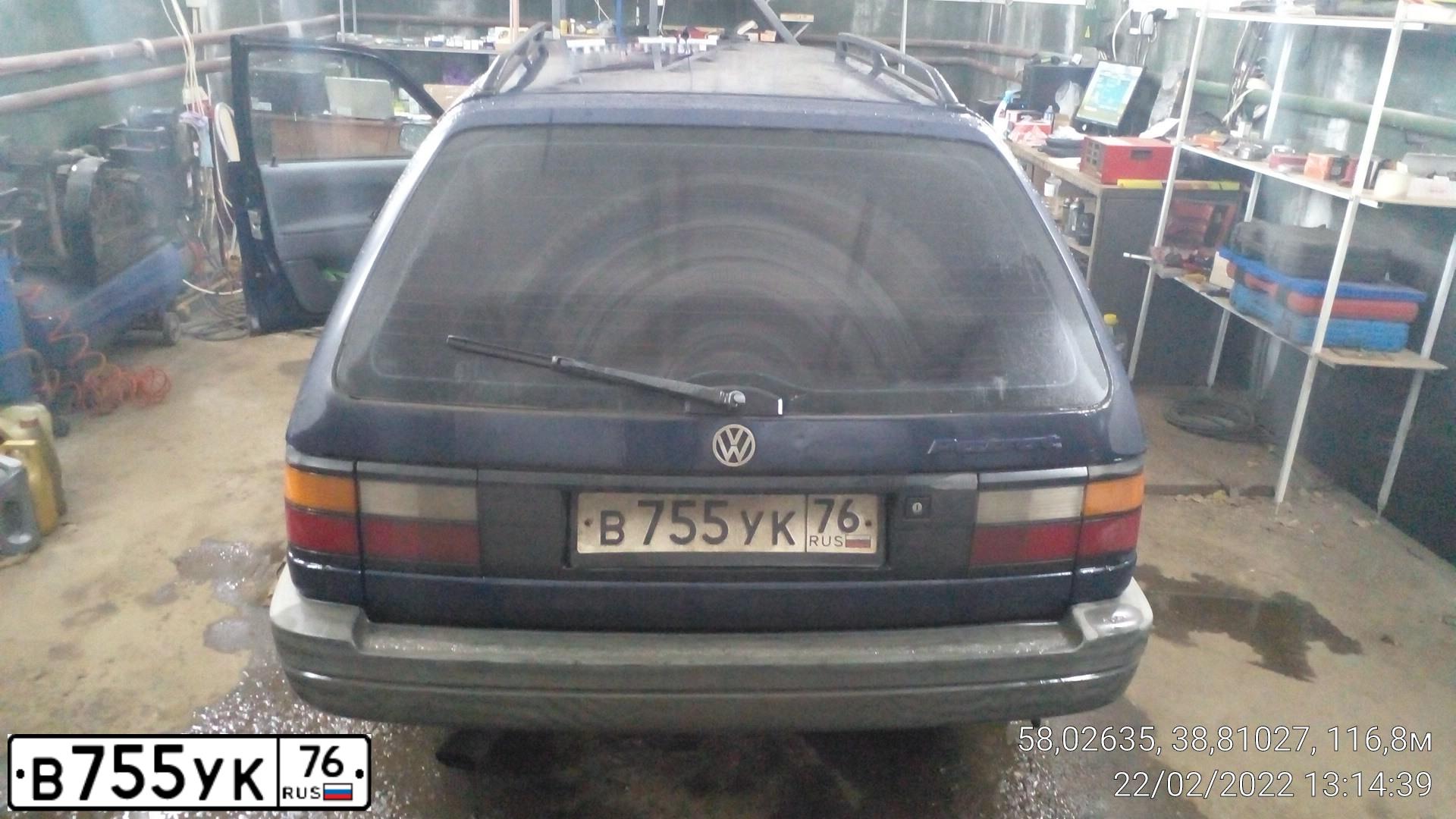 Фото автомобиля ФОЛЬКСВАГЕН ПАССАТ ВАРИАНТ 1,8, 1992 — госномер В755УК76. Цвет: синий