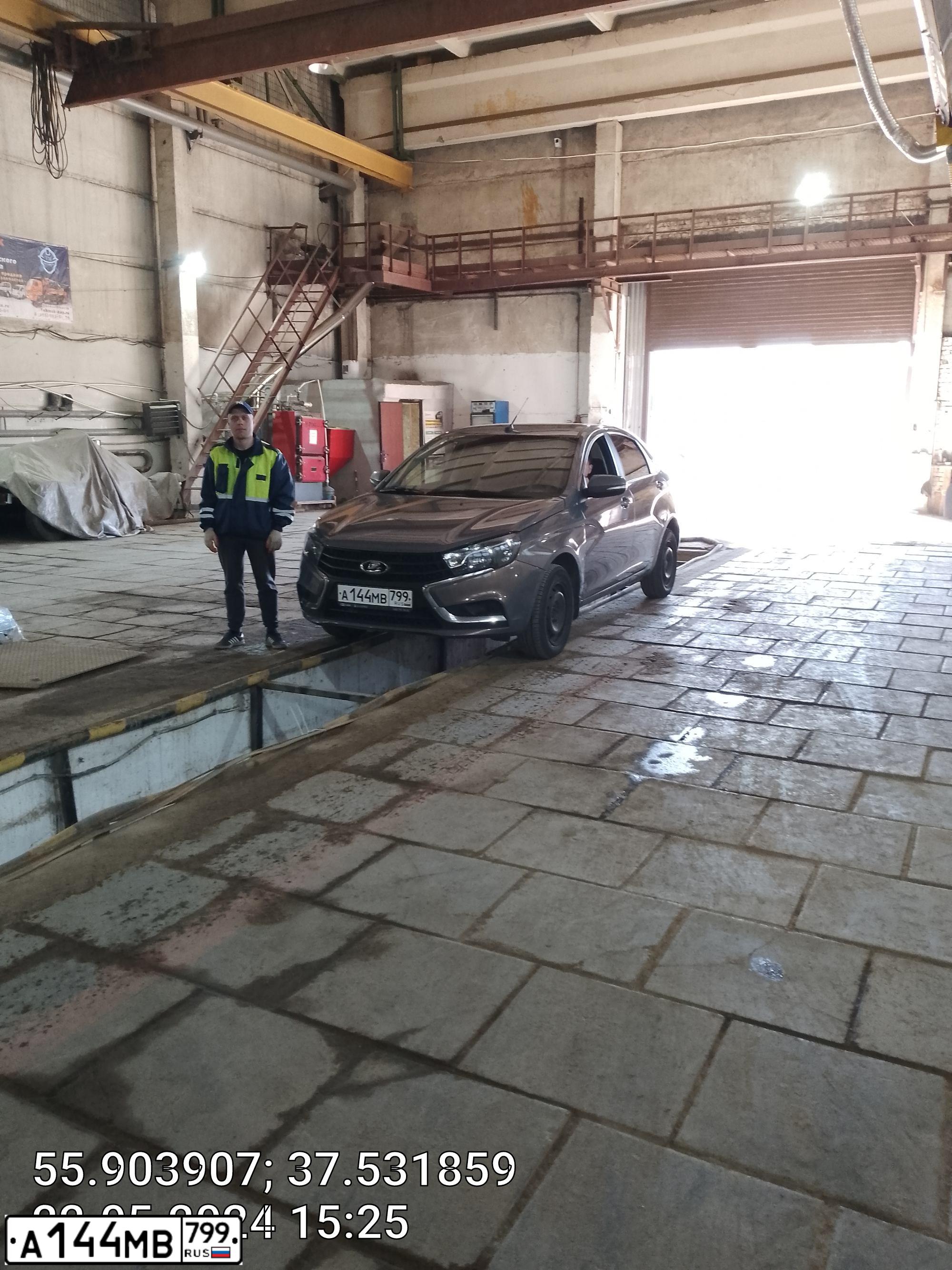 Фото автомобиля LADA VESTA, 2018 — госномер А696УК790. Цвет: СЕРО-ГОЛУБОЙ
