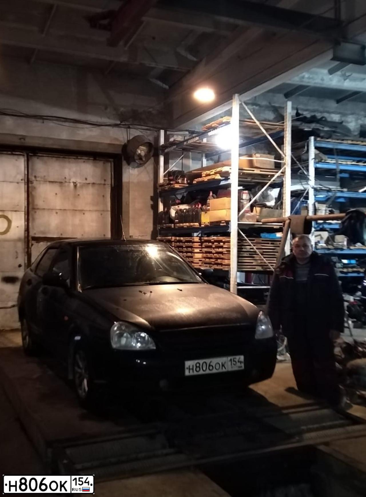 Фото автомобиля LADA 2172 PRIORA, 2012 — госномер Е123ВА122. Цвет: Сине-Черный