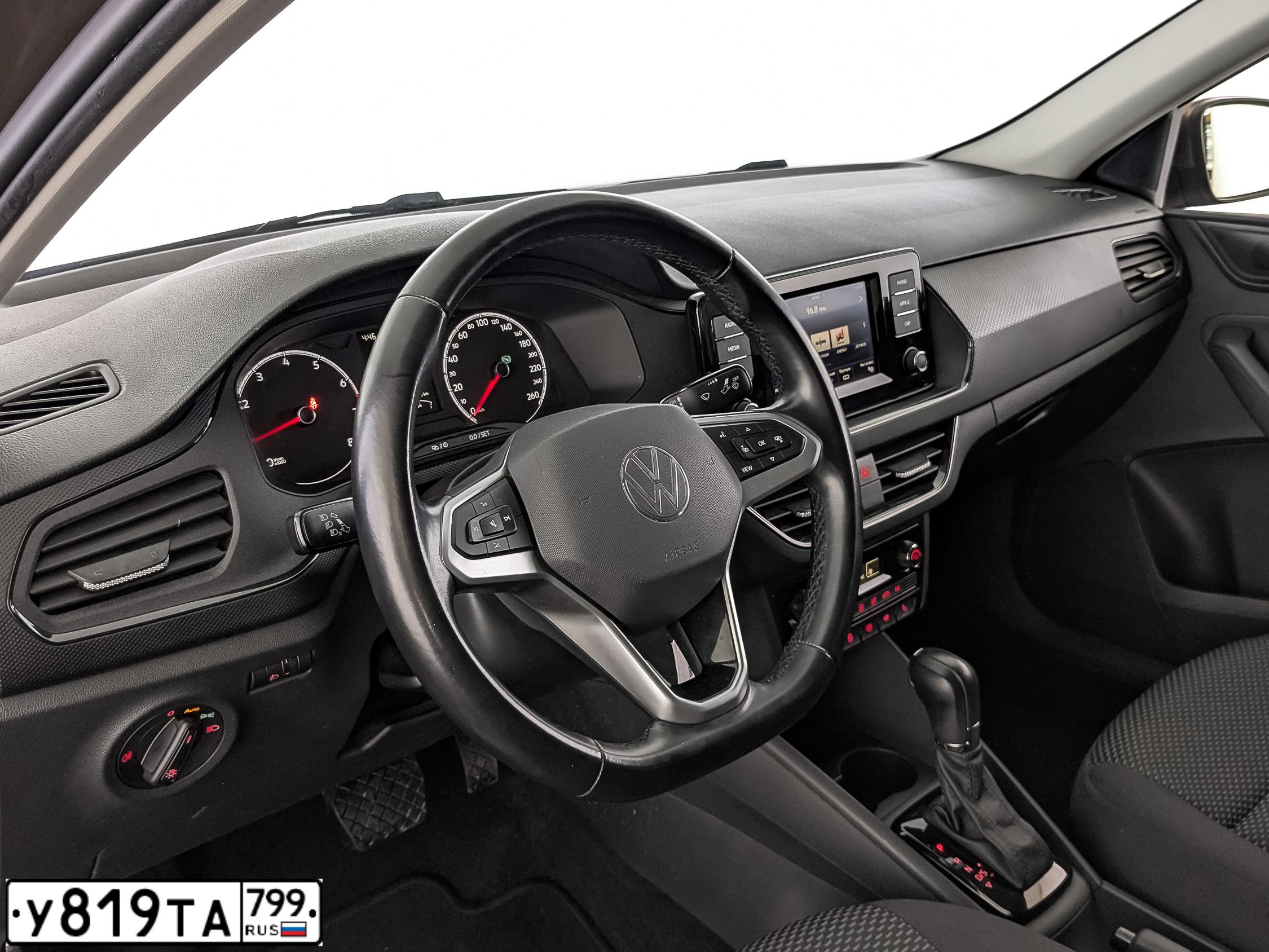 Фото автомобиля VOLKSWAGEN POLO, 2020 — госномер У819ТА799. Цвет: Коричневый