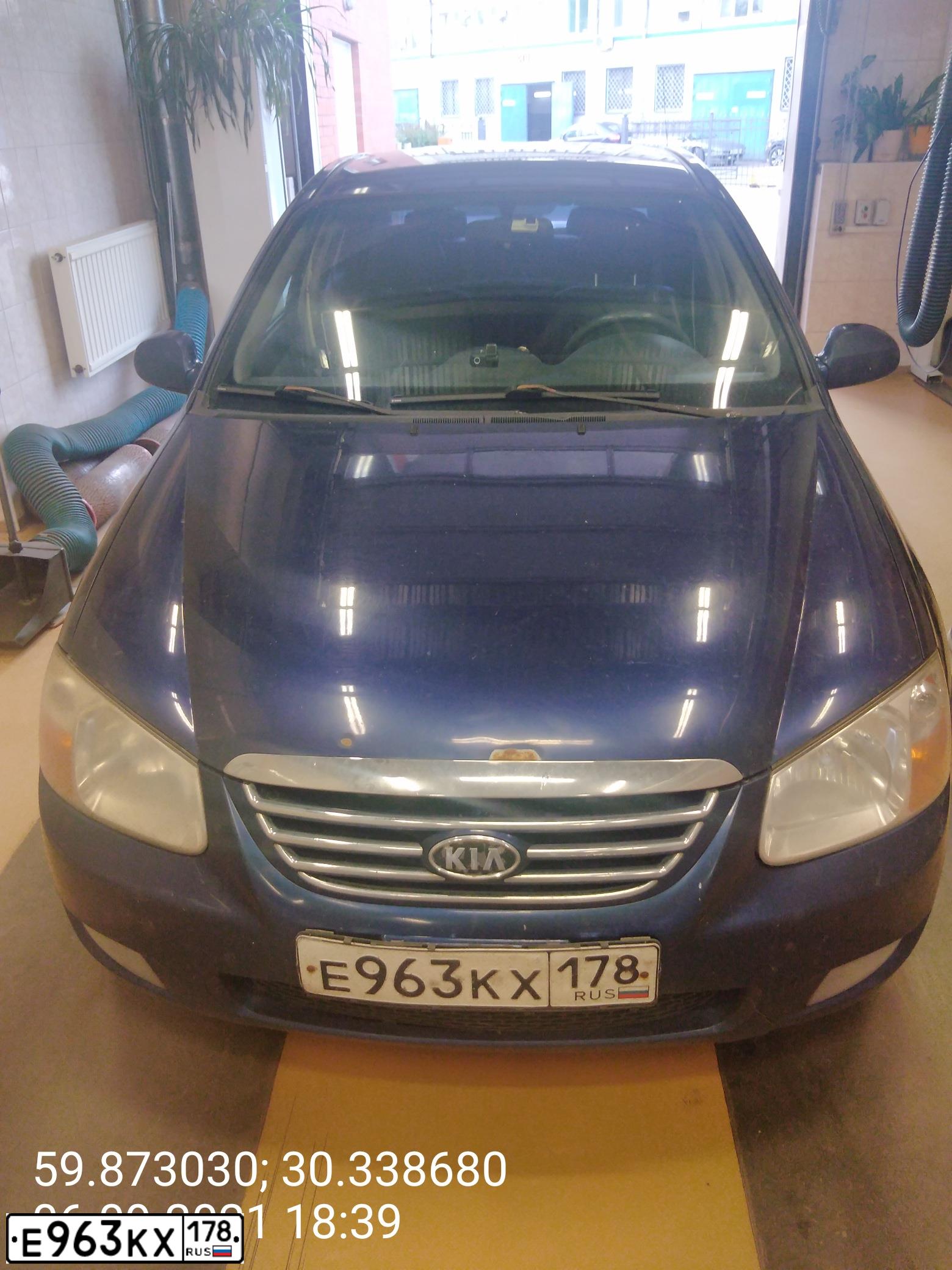 Фото автомобиля KIA CERATO, 2007 — госномер Е963КХ178. Цвет: Темно-синий