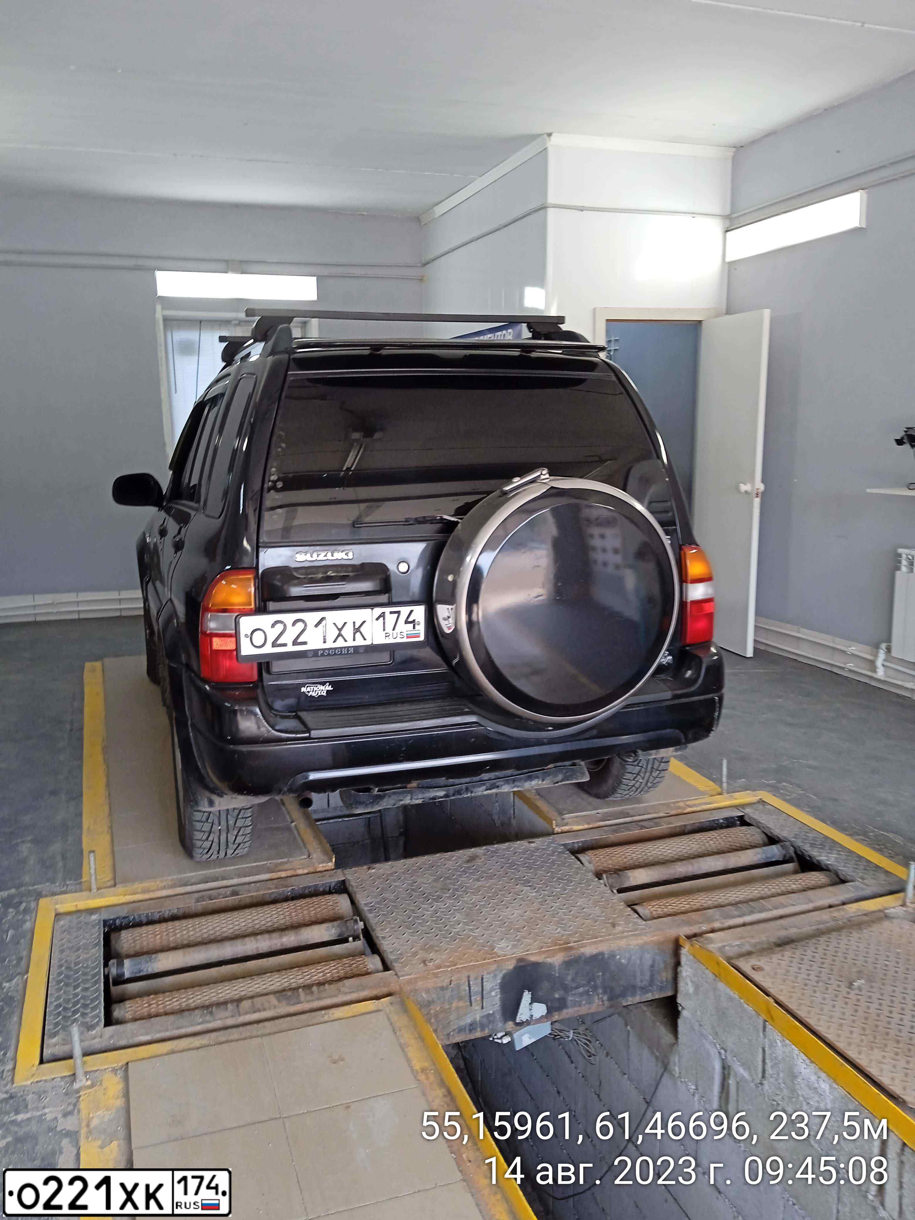 Фото автомобиля SUZUKI /GRAND/ VITARA, 2000 — госномер С013ОН52. Цвет: ЧЕРНЫЙ