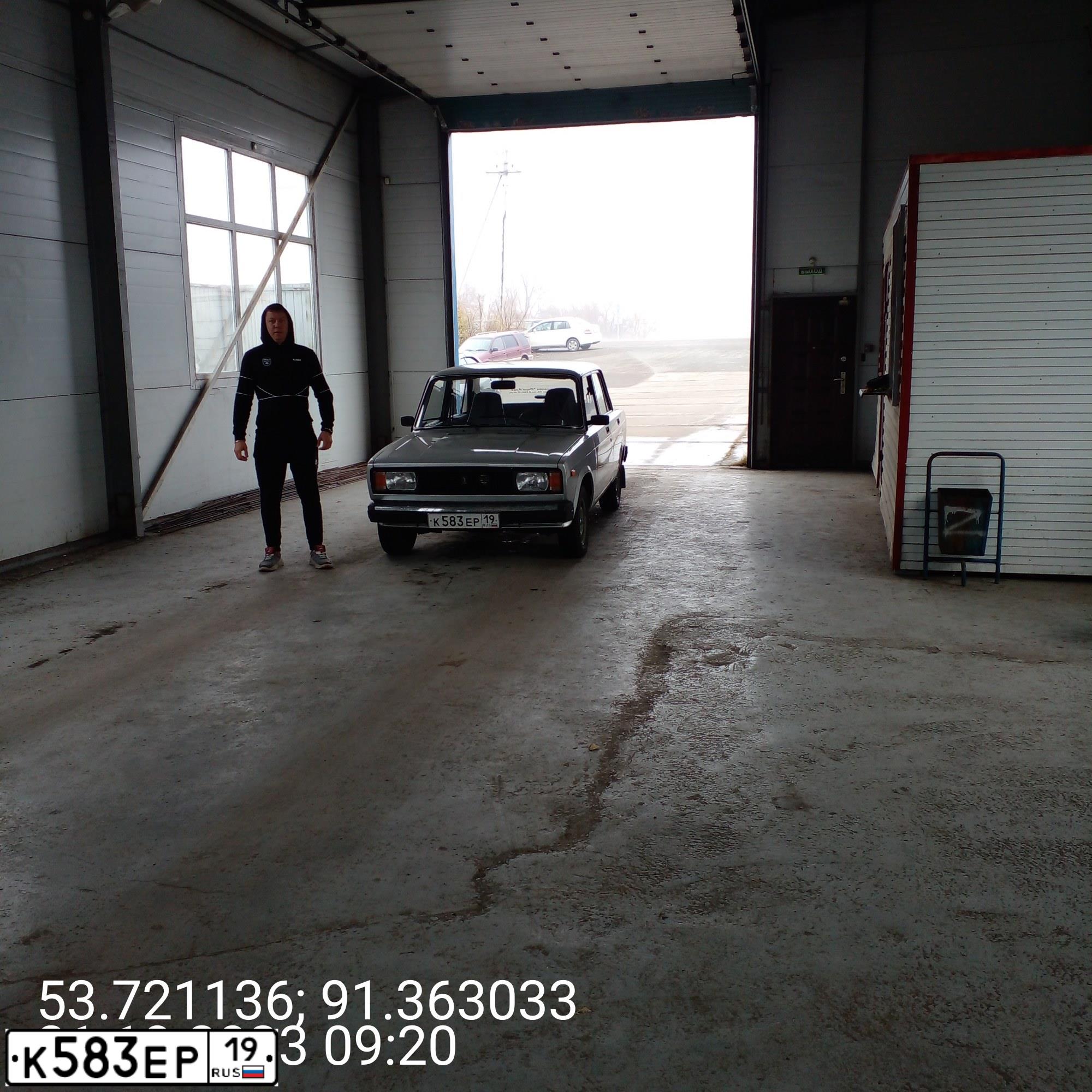 Фото автомобиля LADA 2105, 2010 — госномер Т844МА19. Цвет: СЕРЫЙ