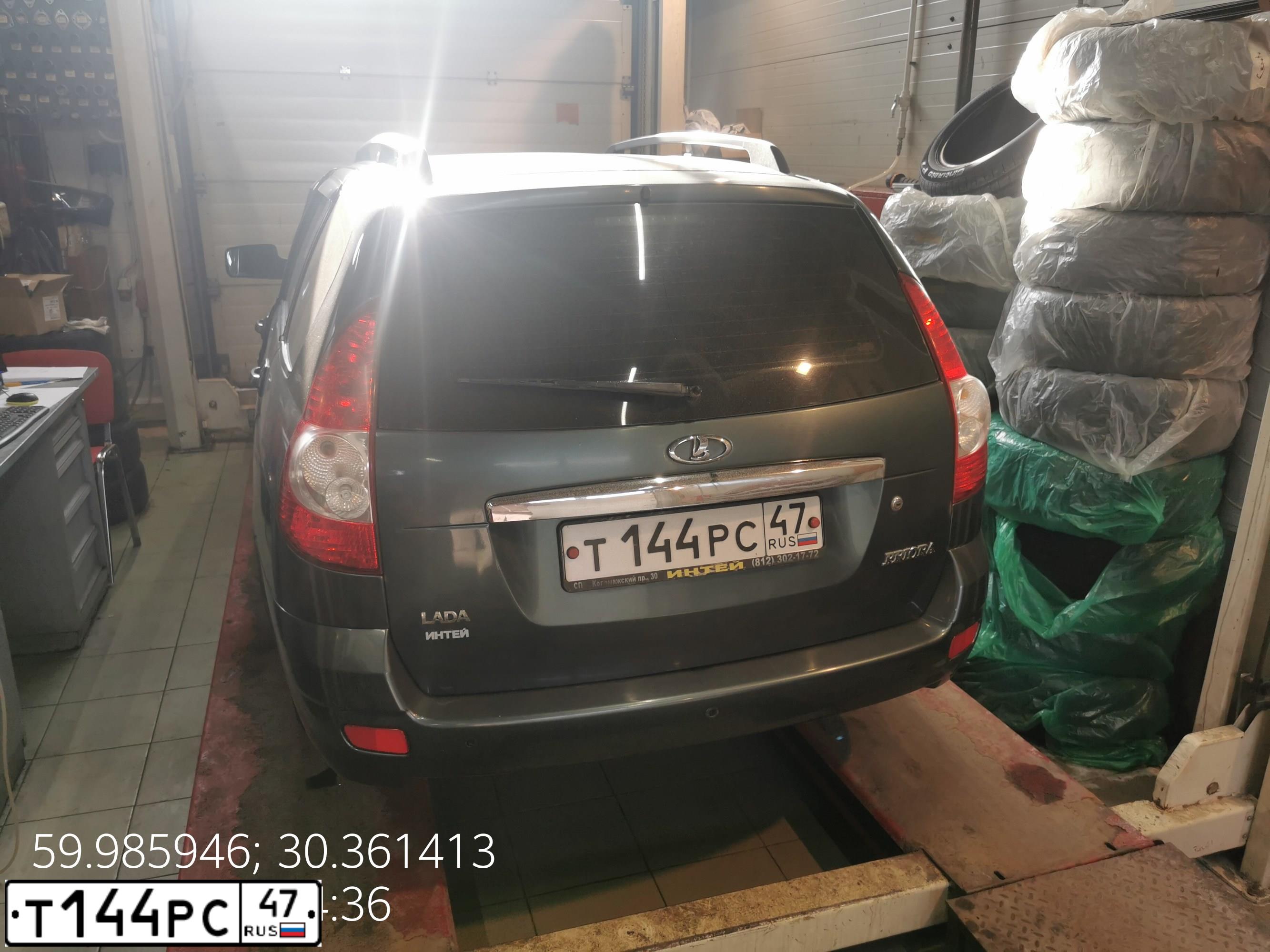 Фото автомобиля LADA 2171 PRIORA, 2010 — госномер Т144РС47. Цвет: ЗЕЛЕНЫЙ