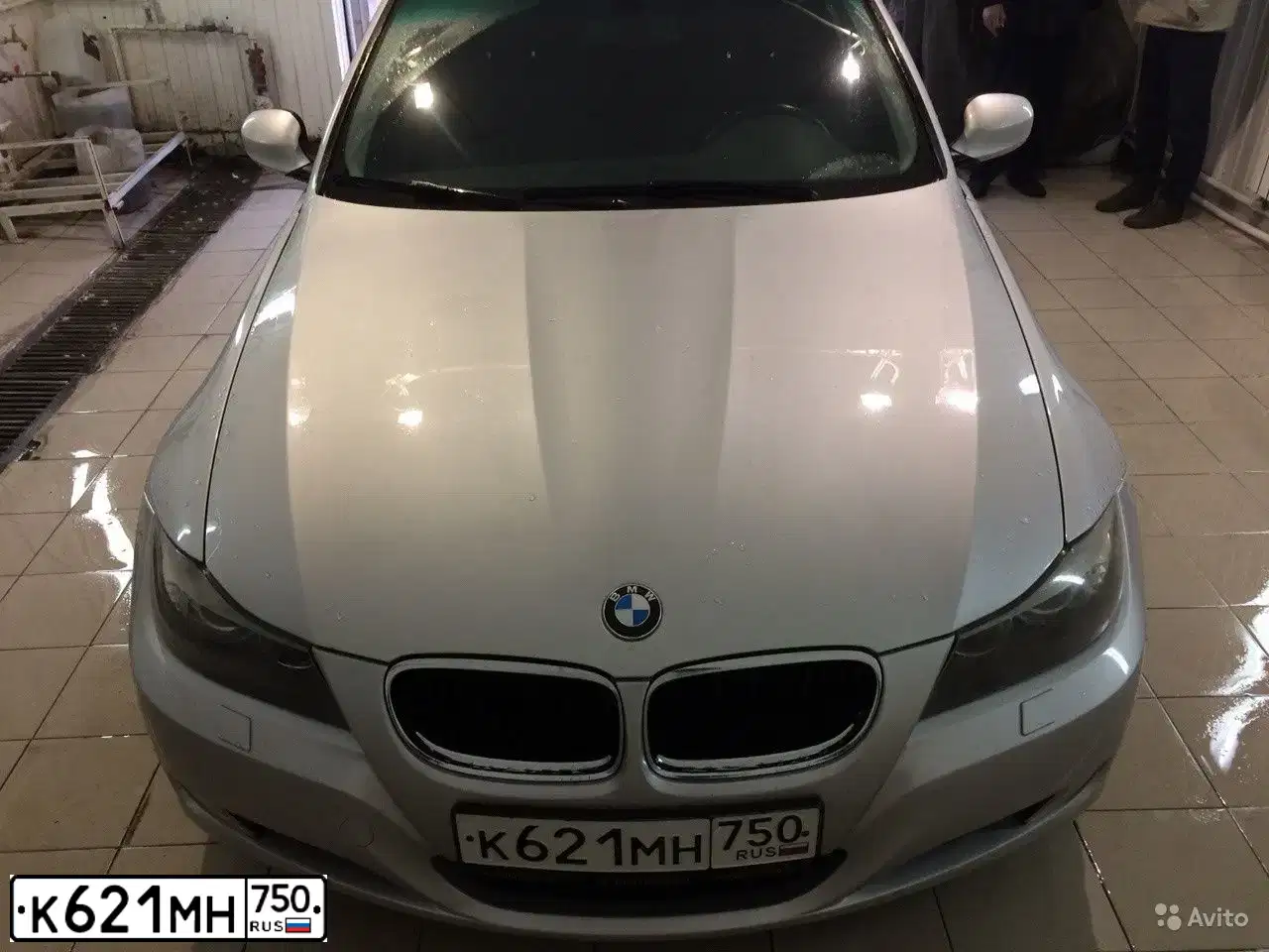 Фото автомобиля BMW SERIE 3, 2010 — госномер Н731ВР799. Цвет: Серебристый