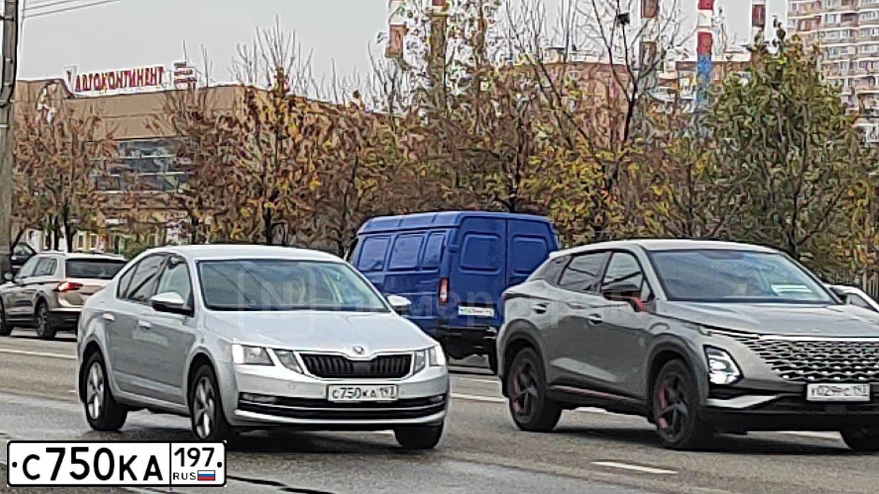 Фото автомобиля KIA SPORTAGE, 2010 — госномер К560НЕ790. Цвет: Оранжевый