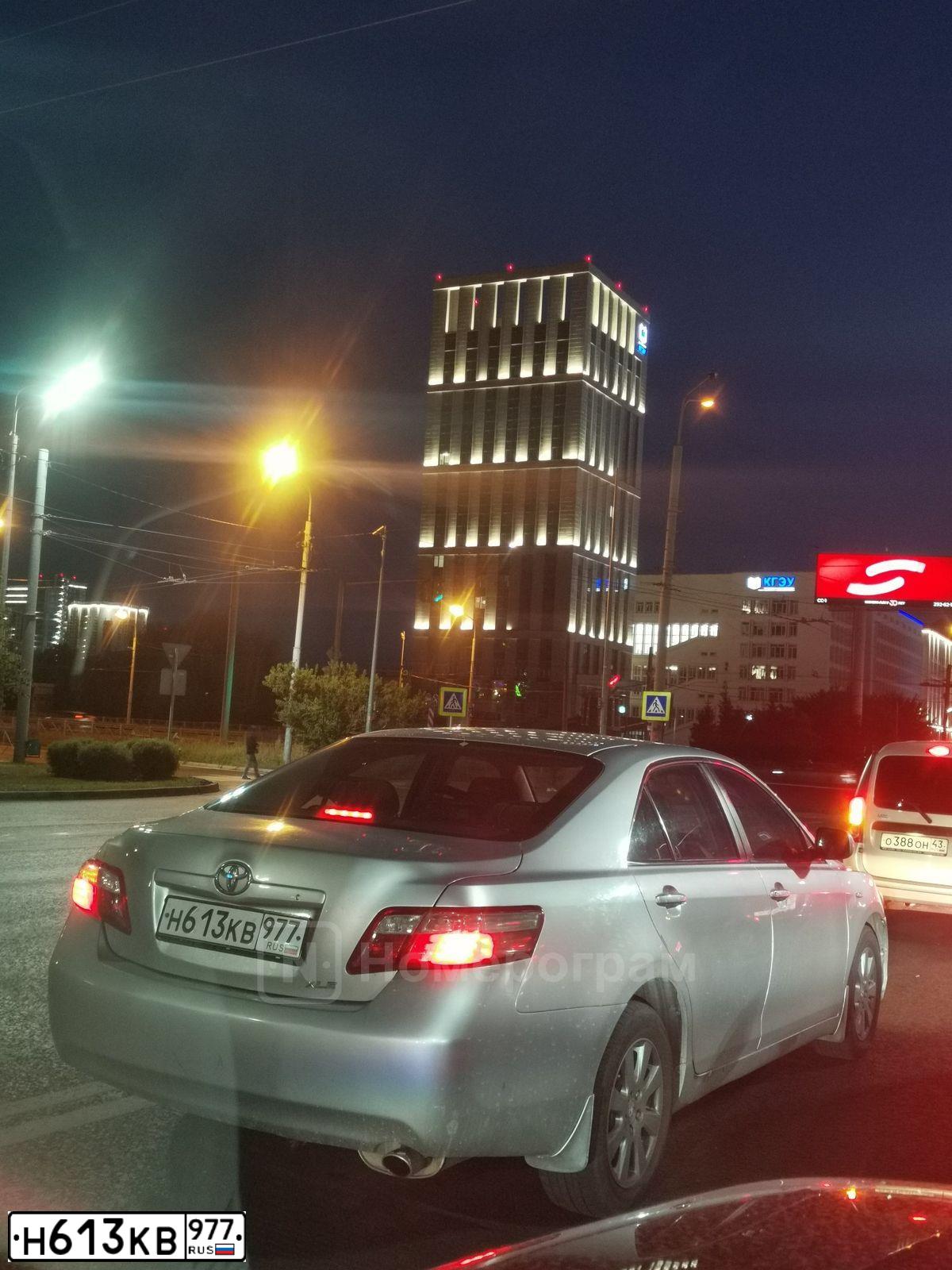 Фото автомобиля TOYOTA CAMRY, 2007 — госномер В212УВ177. Цвет: СЕРЕБРИСТЫЙ