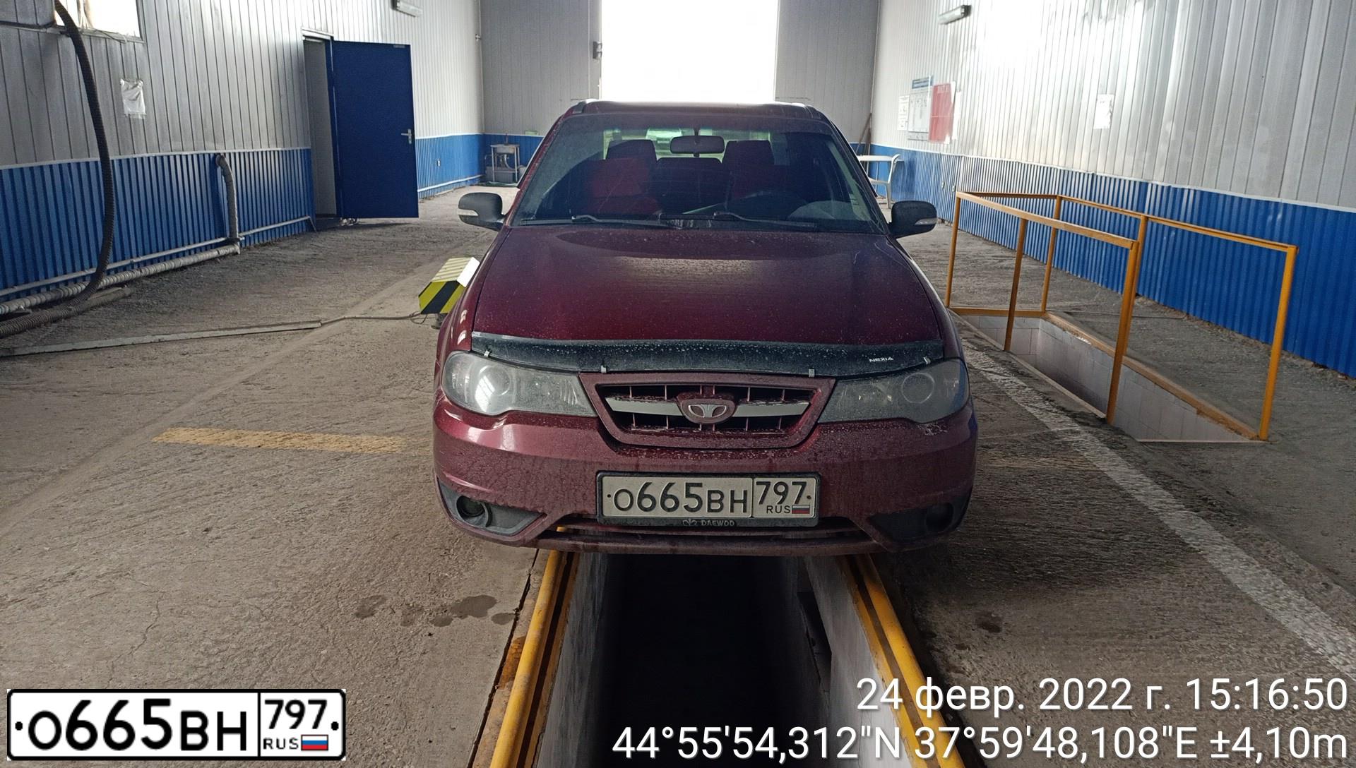 Фото автомобиля DAEWOO NEXIA, 2012 — госномер Е108МР18. Цвет: СПЕЛАЯ ВИШНЯ