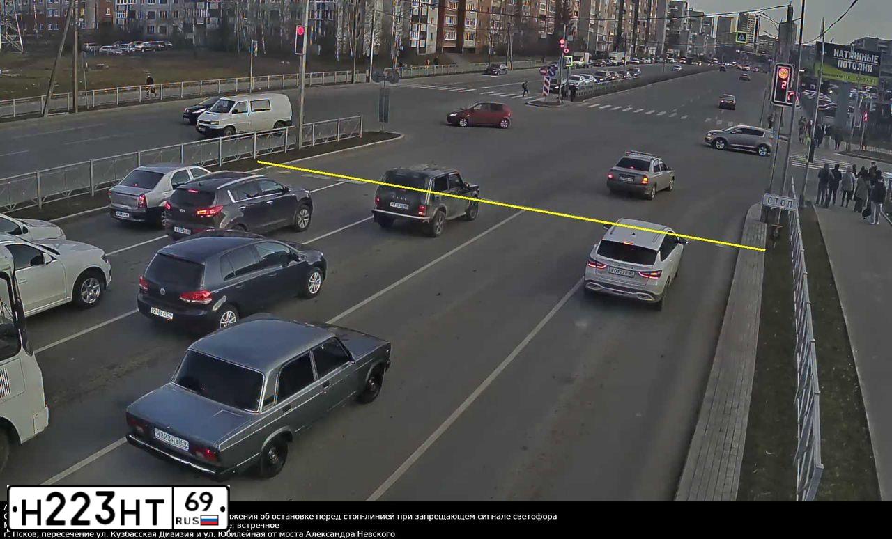Фото автомобиля LADA 2105, 2010 — госномер В513СО60
