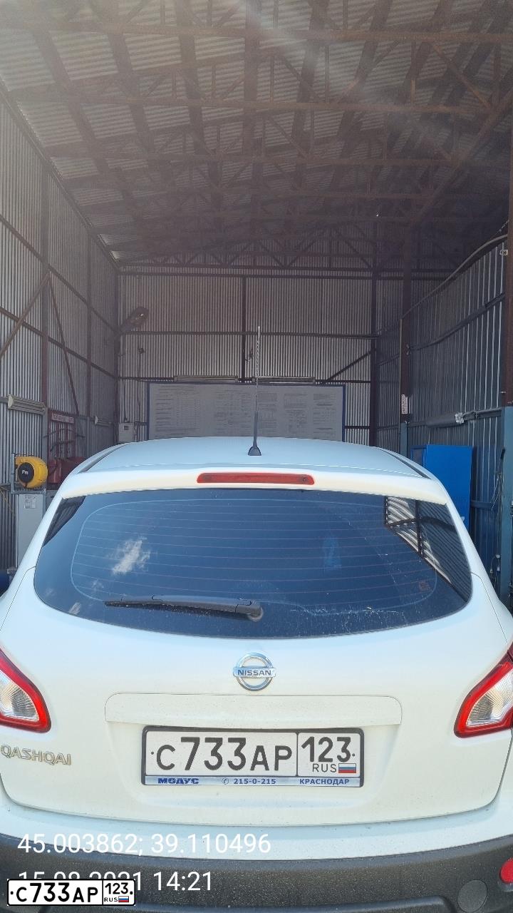 Фото автомобиля NISSAN QASHQAI, 2011 — госномер С733АР123. Цвет: БЕЛЫЙ