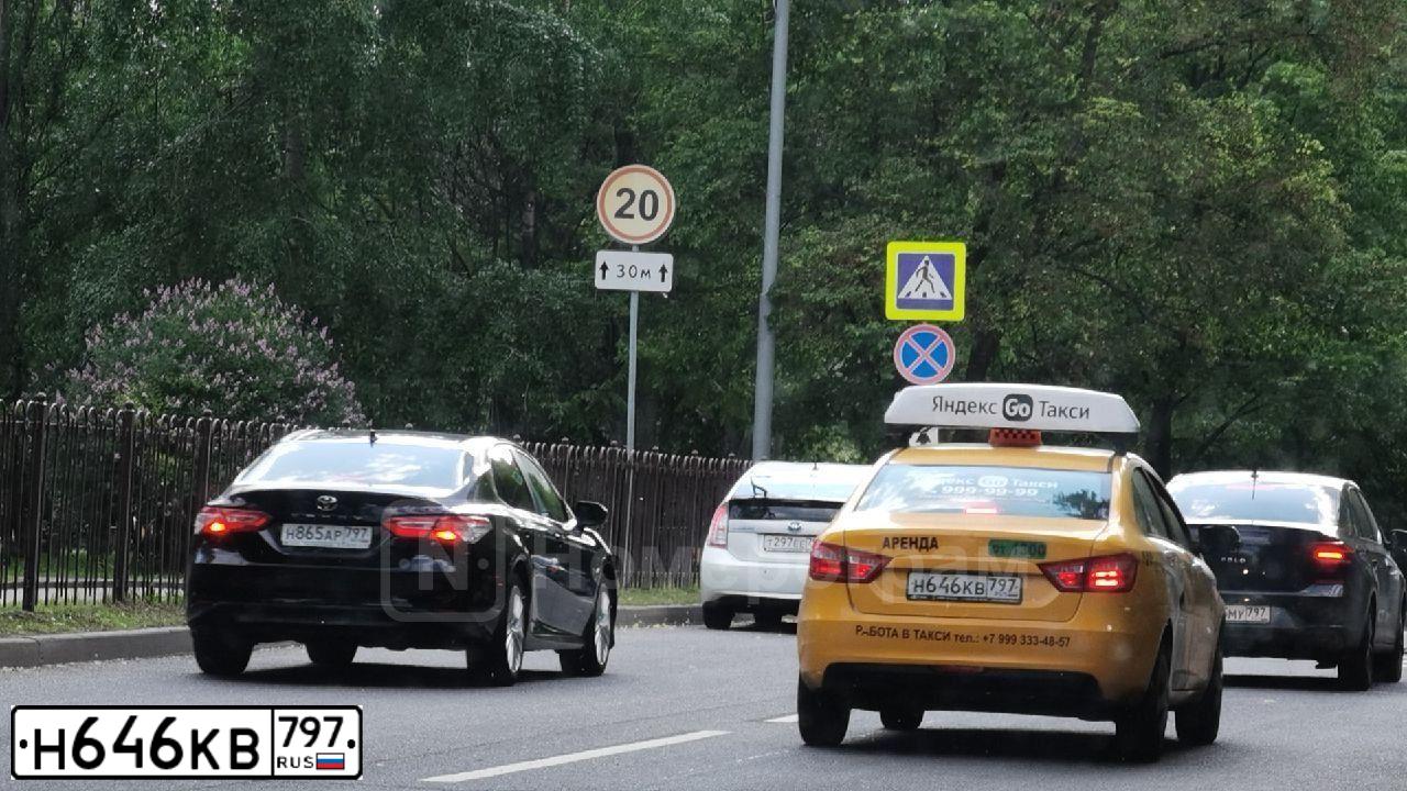 Фото автомобиля VAZ LADA VESTA, 2021 — госномер Н646КВ797. Цвет: ЖЕЛТЫЙ