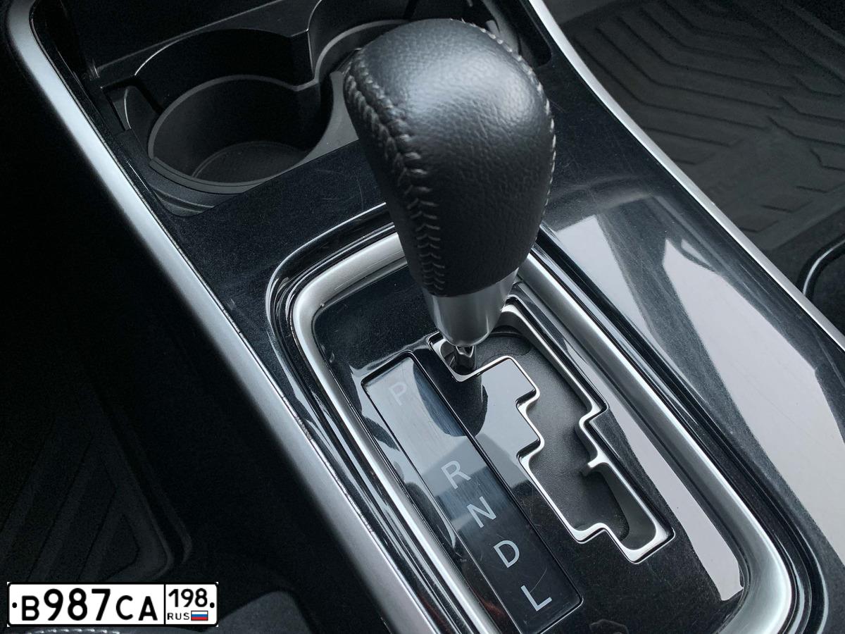 Фото автомобиля MITSUBISHI  OUTLANDER, 2019 — госномер В987СА198. Цвет: Белый