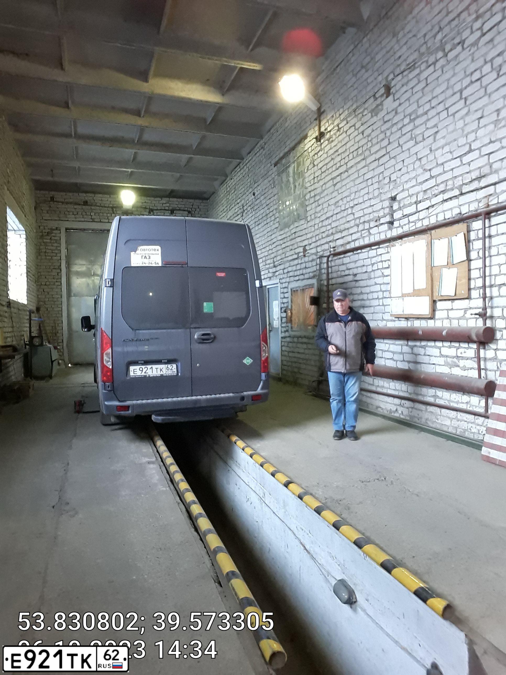 Фото автомобиля GAZ GAZEL NEXT, 2019 — госномер Е921ТК62. Цвет: ТЕМНО-СЕРЫЙ