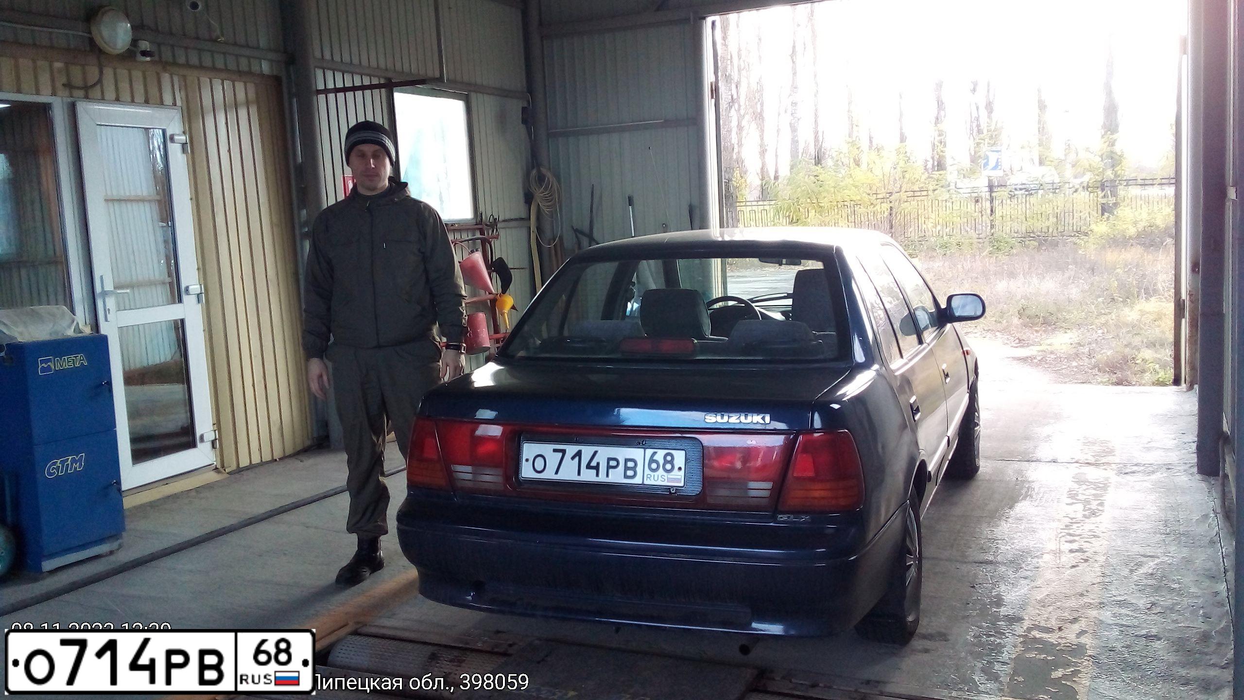Фото автомобиля SUZUKI SWIFT, 2001 — госномер У327МА48. Цвет: синий