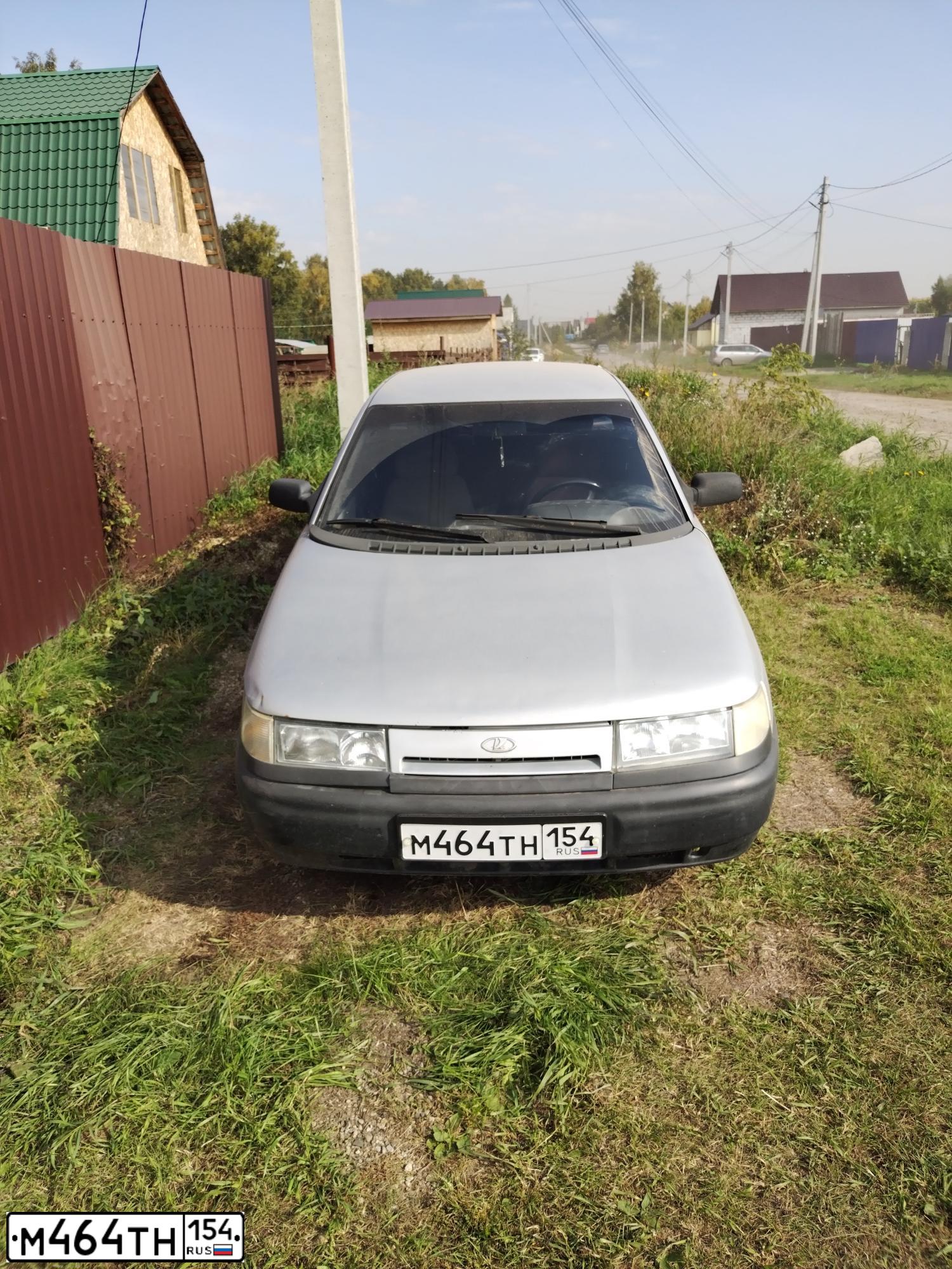 Фото автомобиля LADA 2112, 2001 — госномер М464ТН154. Цвет: СВЕТЛО-СЕРЕБРИСТЫЙ  МЕТАЛЛИК