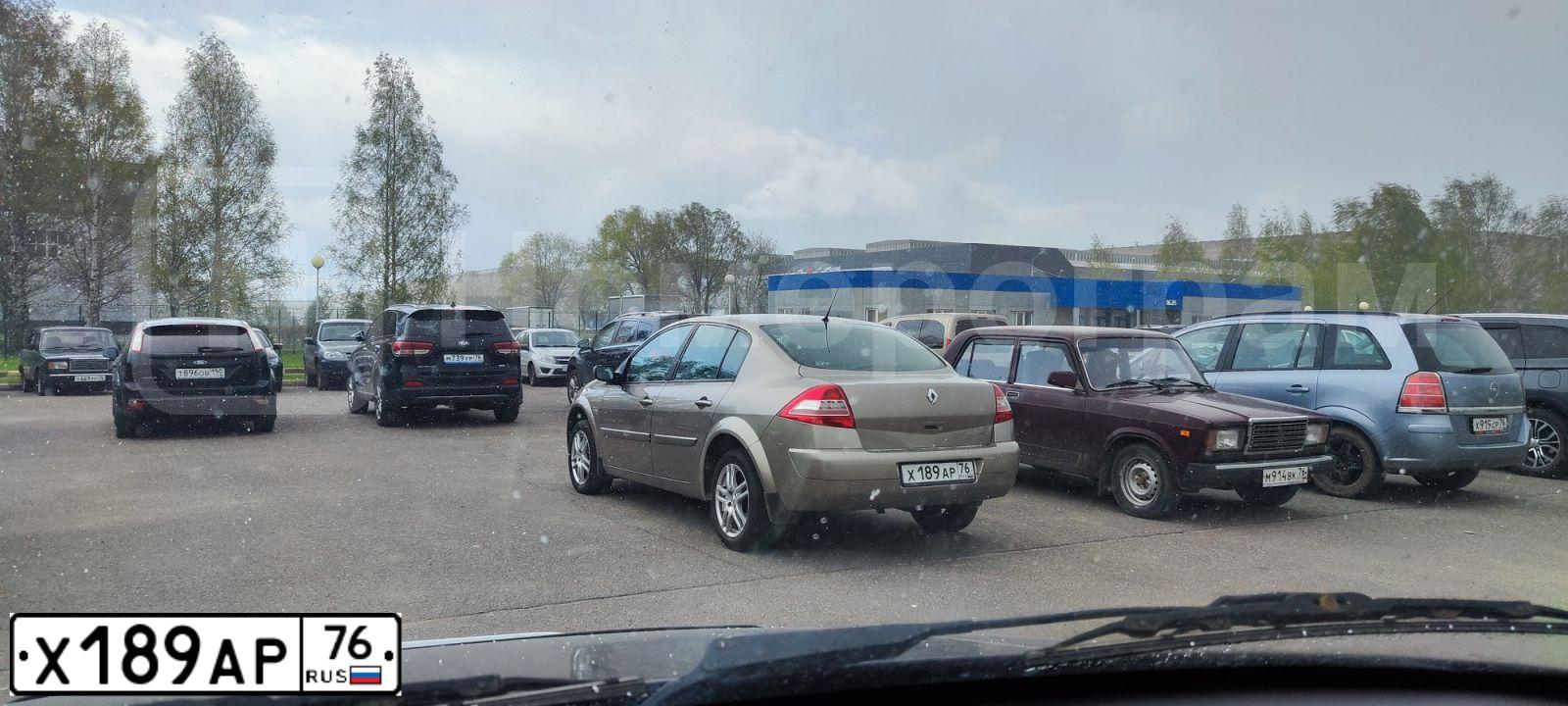 Фото автомобиля RENAULT MEGANE, 2008 — госномер Х189АР76. Цвет: БЕЖЕВЫЙ