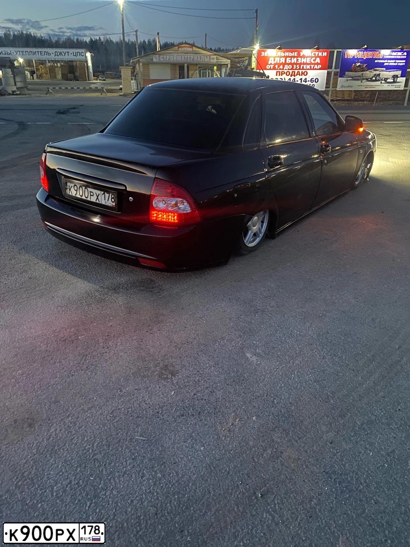 Фото автомобиля LADA 2170 PRIORA, 2008 — госномер К900РХ178. Цвет: СИНЕ-ЧЕРНЫЙ