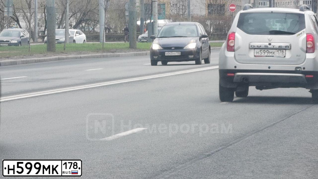 Фото автомобиля RENAULT DUSTER, 2012 — госномер Н599МК178. Цвет: СВЕТЛО-СЕРЫЙ