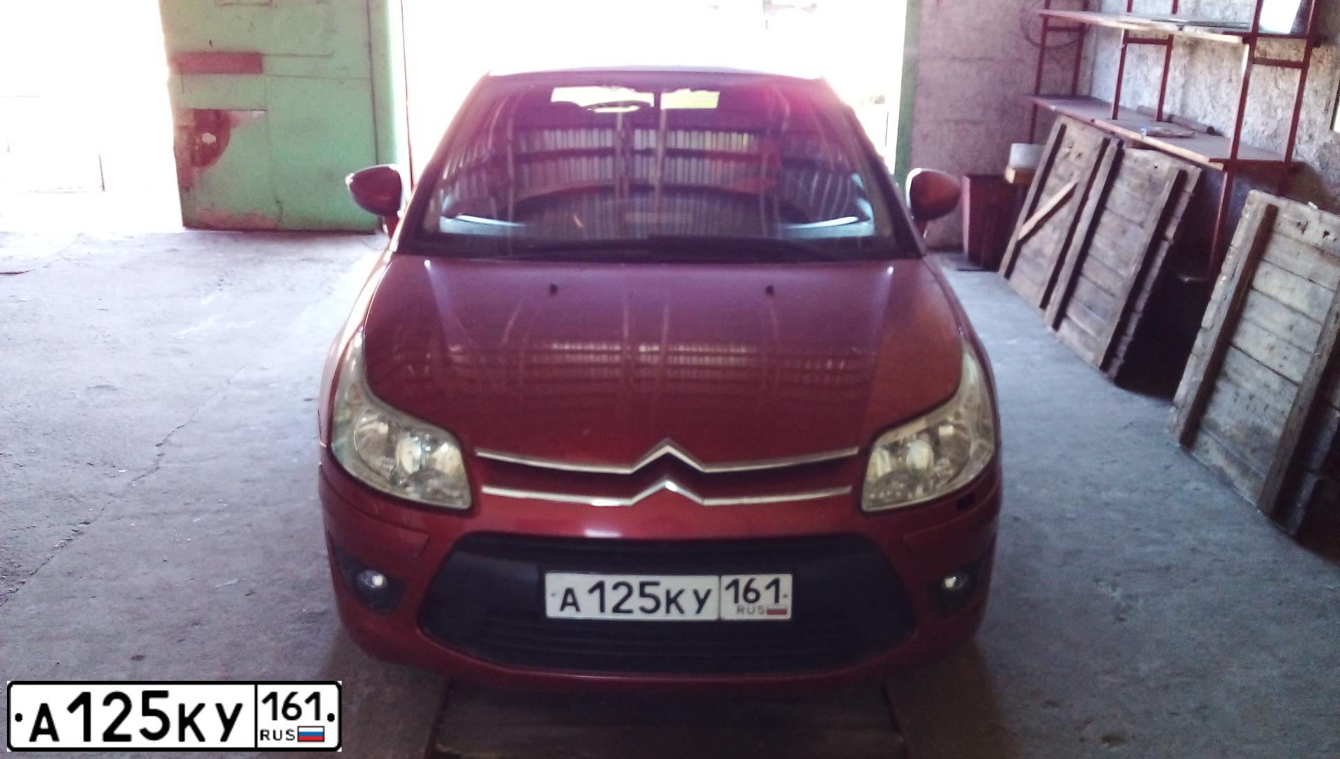Фото автомобиля CITROEN C4, 2010 — госномер А125КУ161. Цвет: Красный