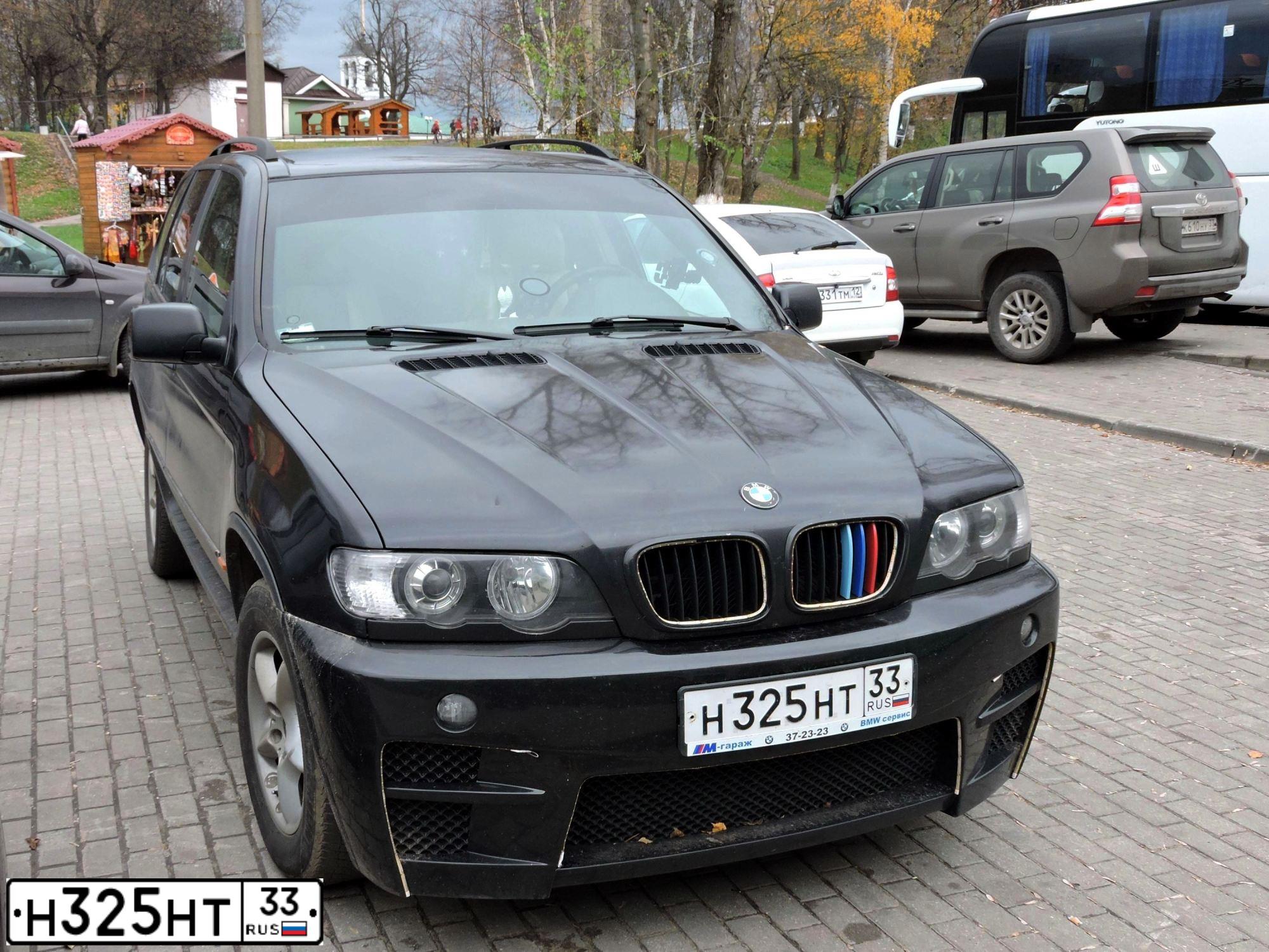 Фото автомобиля BMW X5, 2001 — госномер Н325НТ33. Цвет: ЧЕРНЫЙ