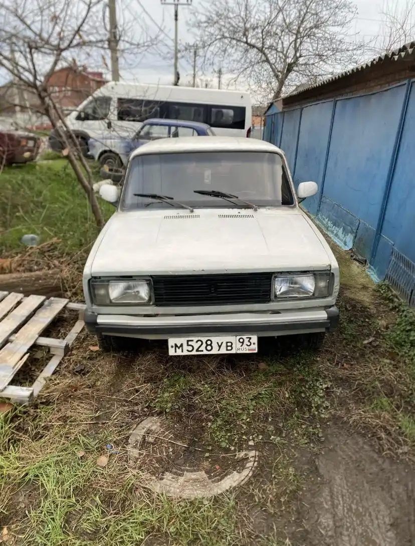 Фото автомобиля LADA 2104, 2003 — госномер М528УВ93. Цвет: БЕЛЫЙ