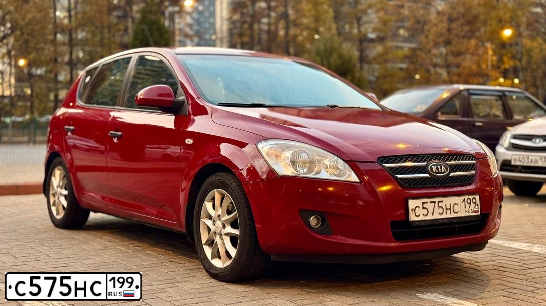 Фото автомобиля KIA CEE'D, 2008 — госномер С398НА136. Цвет: ВИШНЕВЫЙ