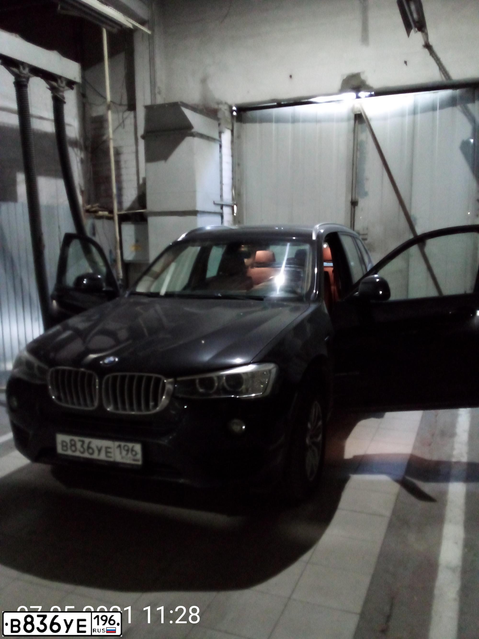 Фото автомобиля BMW X3, 2015 — госномер В836УЕ196. Цвет: ЧЕРНЫЙ