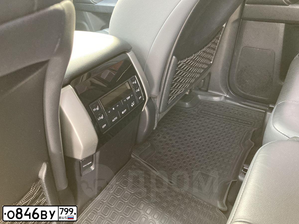Фото автомобиля TOYOTA LAND CRUISER PRADO, 2018 — госномер Х749СТ124. Цвет: Белый