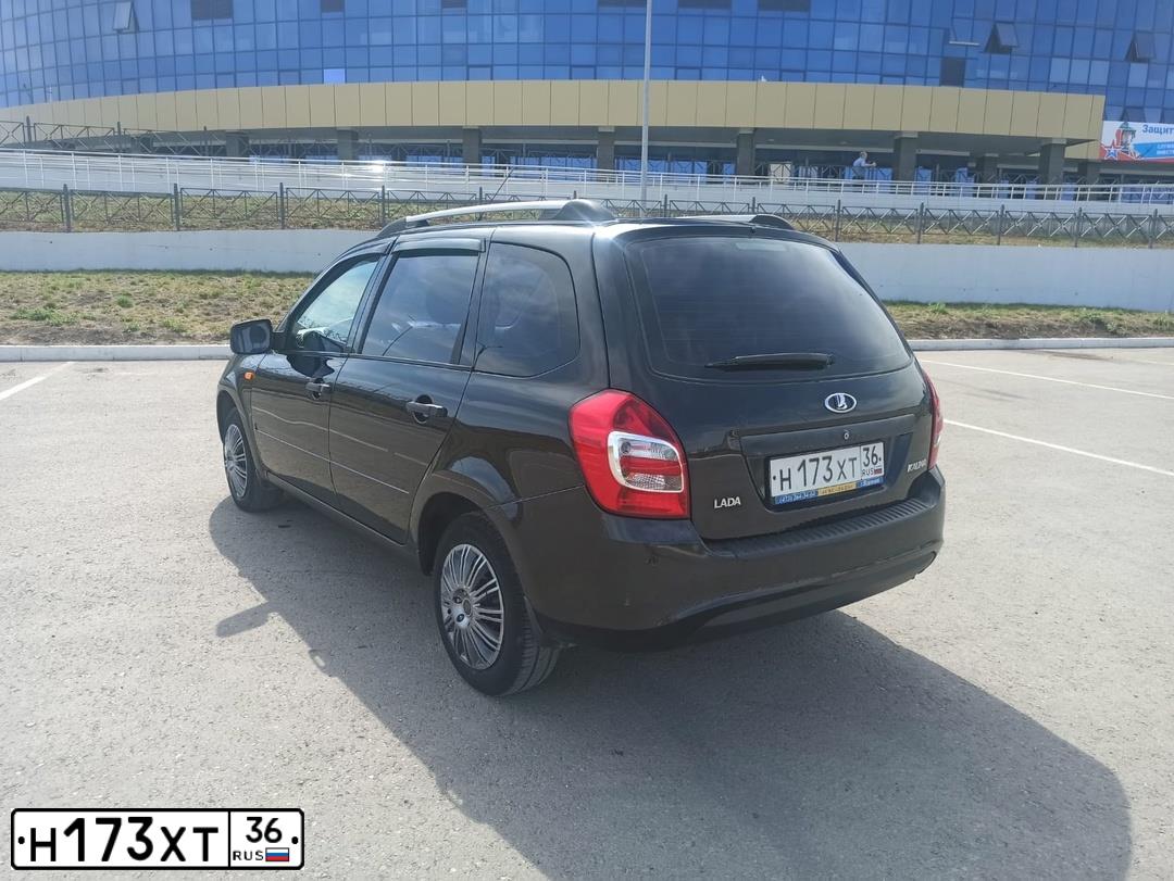 Фото автомобиля ЛАДА 219410 ЛАДА КАЛИНА, 2014 — госномер Е064НМ164. Цвет: СИНЕ-ЧЕРНЫЙ