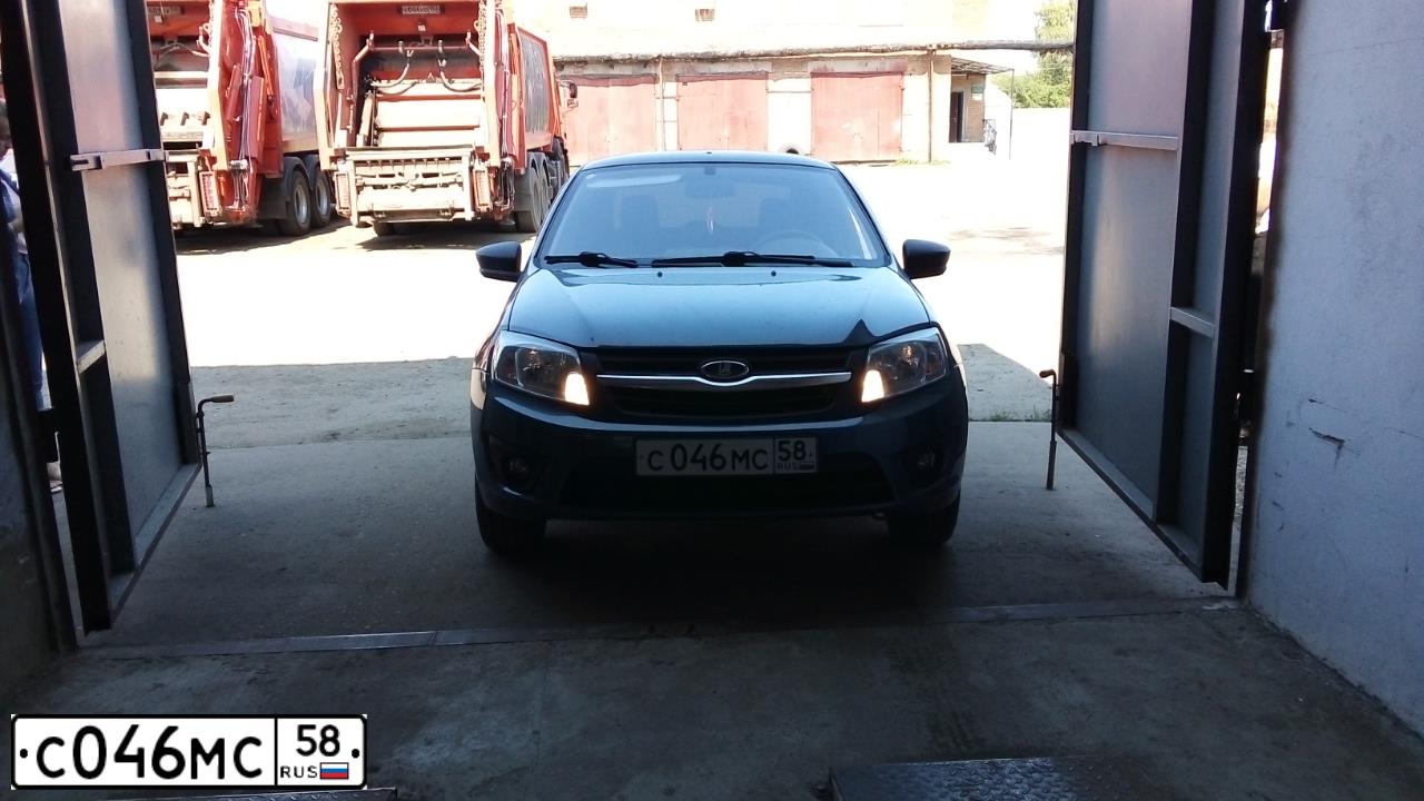 Фото автомобиля LADA 2190 GRANTA, 2014 — госномер С046МС58. Цвет: СЕРО-СИНИЙ
