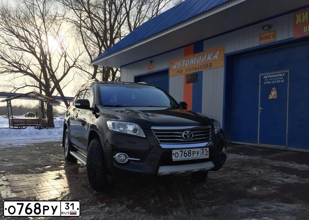 Фото автомобиля TOYOTA RAV4, 2011 — госномер М007ХК31. Цвет: ЧЕРНЫЙ