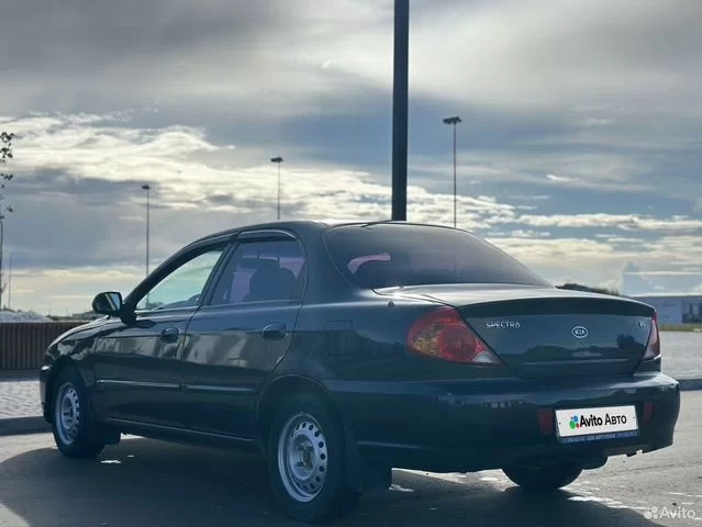 Фото автомобиля KIA SPECTRA, 2007 — госномер О571РТ40. Цвет: ЧЕРНЫЙ