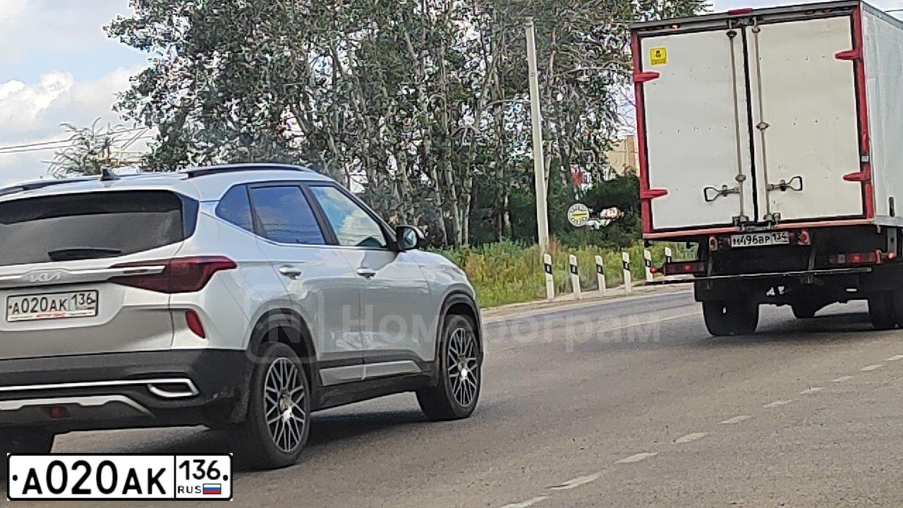 Фото автомобиля KIA SPORTAGE, 2015 — госномер У256МУ136. Цвет: синий