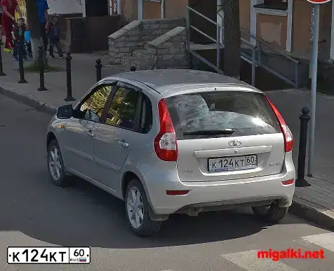 Фото автомобиля LADA 2192 KALINA, 2014 — госномер К124КТ60. Цвет: СЕРЕБРИСТЫЙ