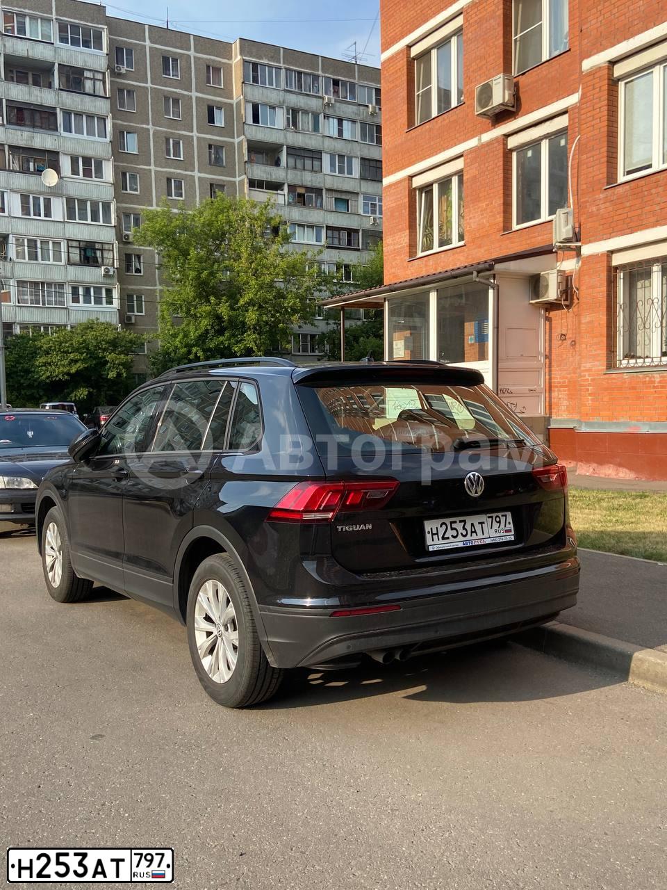 Фото автомобиля VOLKSWAGEN TIGUAN, 2020 — госномер Н253АТ797. Цвет: ЧЕРНЫЙ