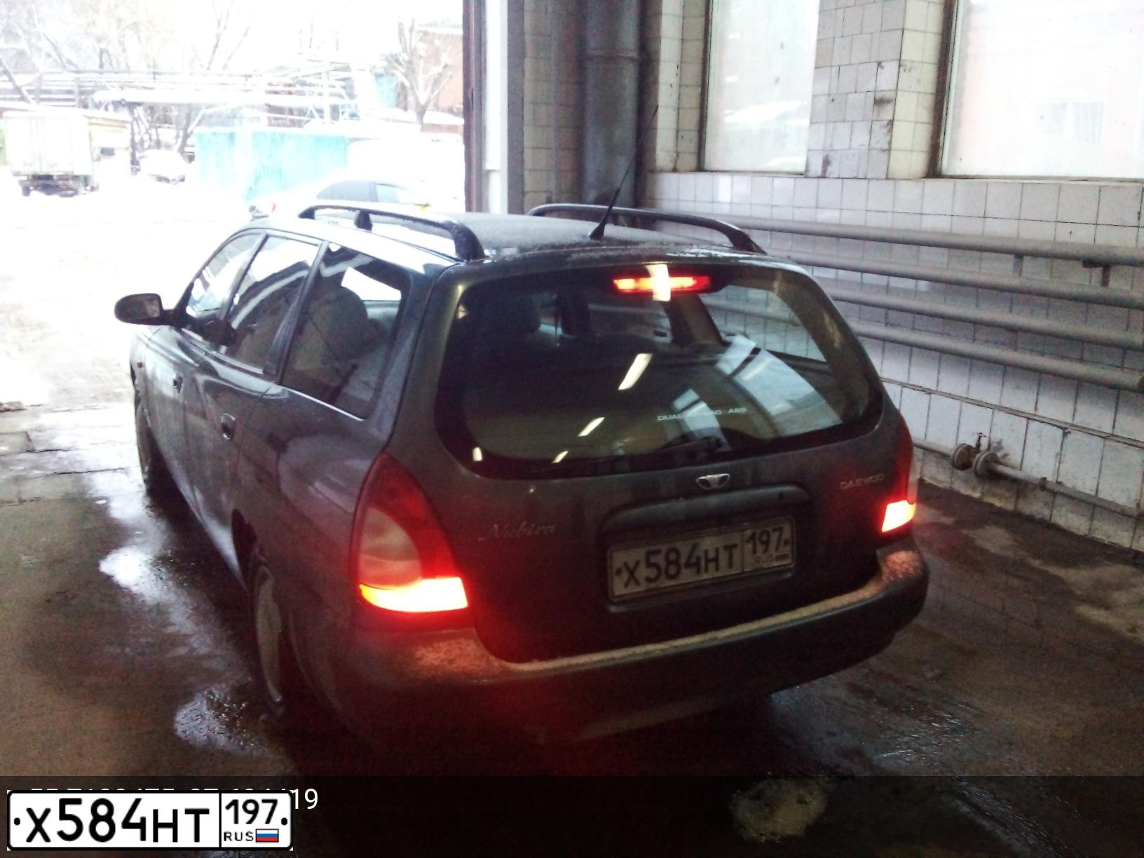Фото автомобиля DAEWOO NUBIRA, 1997 — госномер Х584НТ197. Цвет: СЕРО-ЗЕЛЕНЫЙ