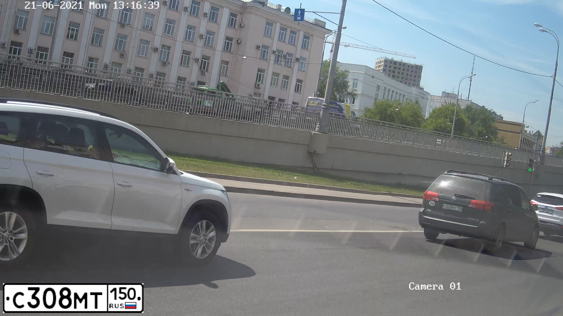 Фото автомобиля TOYOTA SIENNA, 2004 — госномер С308МТ150. Цвет: ЗЕЛЕНЫЙ СЕРЫЙ