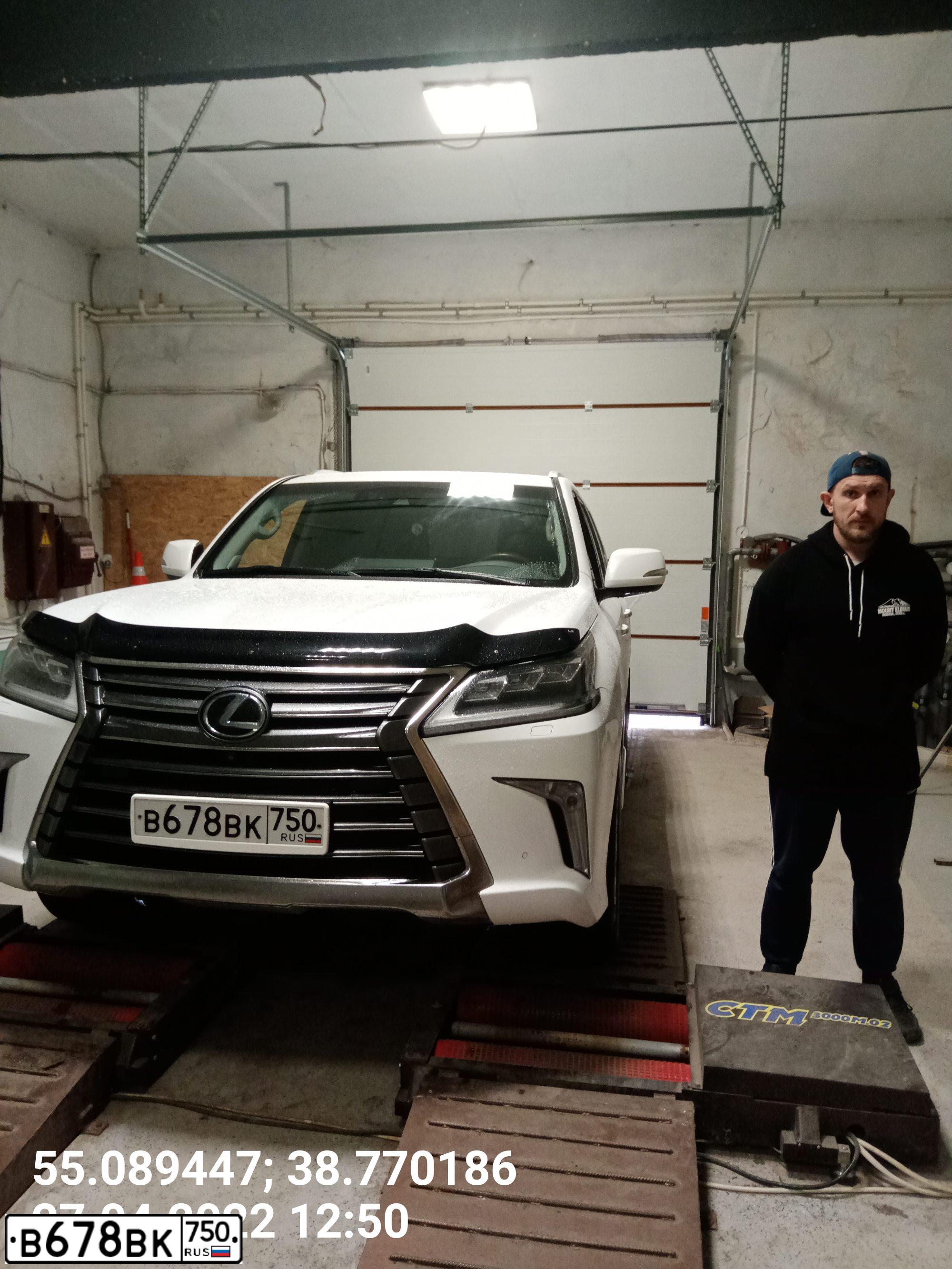 Фото автомобиля TOYOTA LANDCRUISER 200, 2014 — госномер В678ВК750. Цвет: ЧЕРНЫЙ