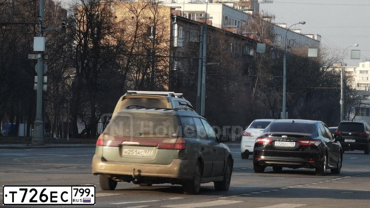 Фото автомобиля TOYOTA CAMRY, 2018 — госномер Т726ЕС799. Цвет: ЧЕРНЫЙ МЕТАЛЛИК